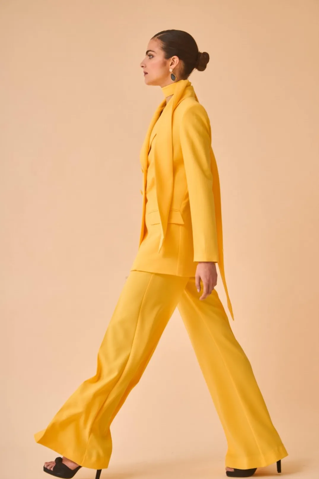 Fashion BLAZER SOLETEAMARILLO Total look | Blazers y Chaquetas