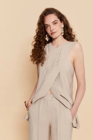 Shop CHALECO LUNAARENA Tops